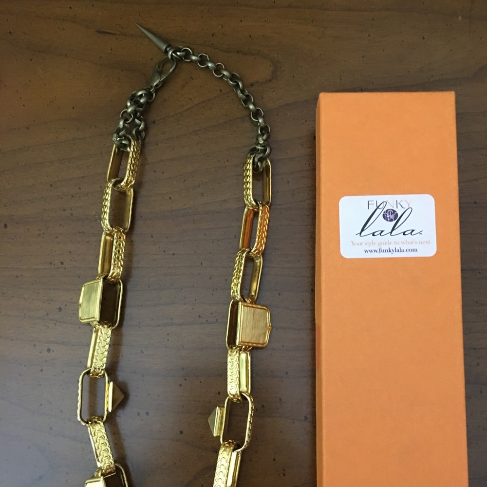 Edgy and bold Fallon shield & pyramid necklace - Picture 2 of 3